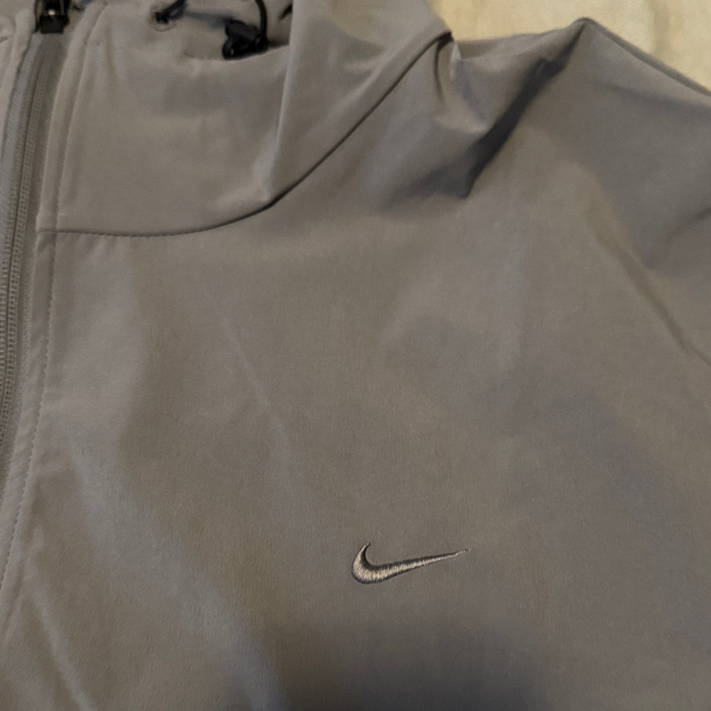 Nike Men's Light Gray Windbreaker Jacket and Pants - Picture 5 of 13